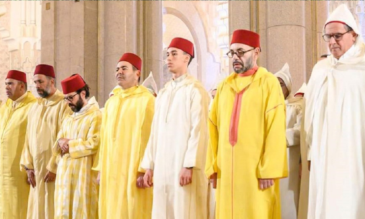 Le Roi Mohammed VI accomplit la prière de Aïd Al Fitr à Casablanca